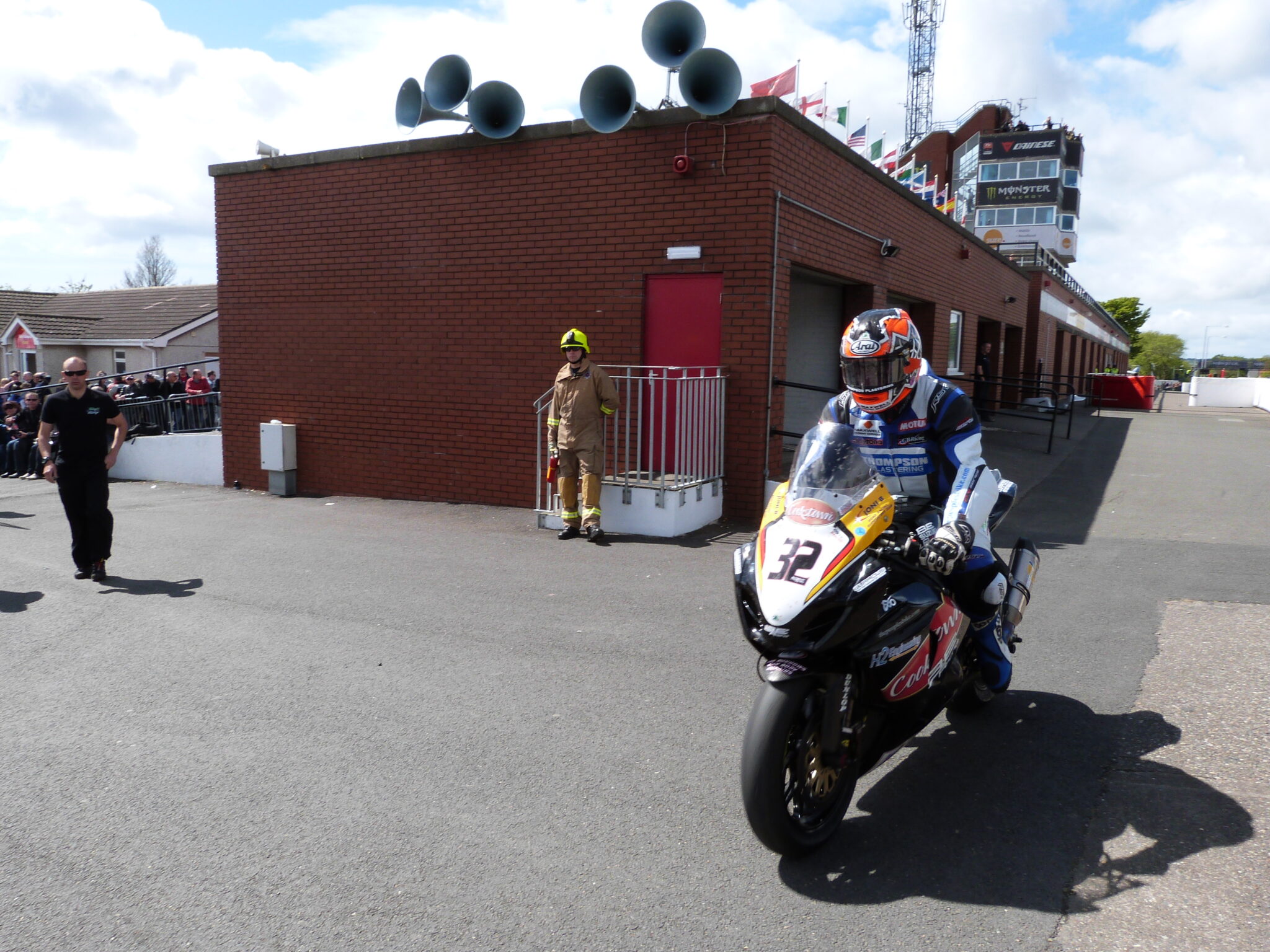 Dan Kneen Signs For Burrows Engineering Racing Team – Road Racing News