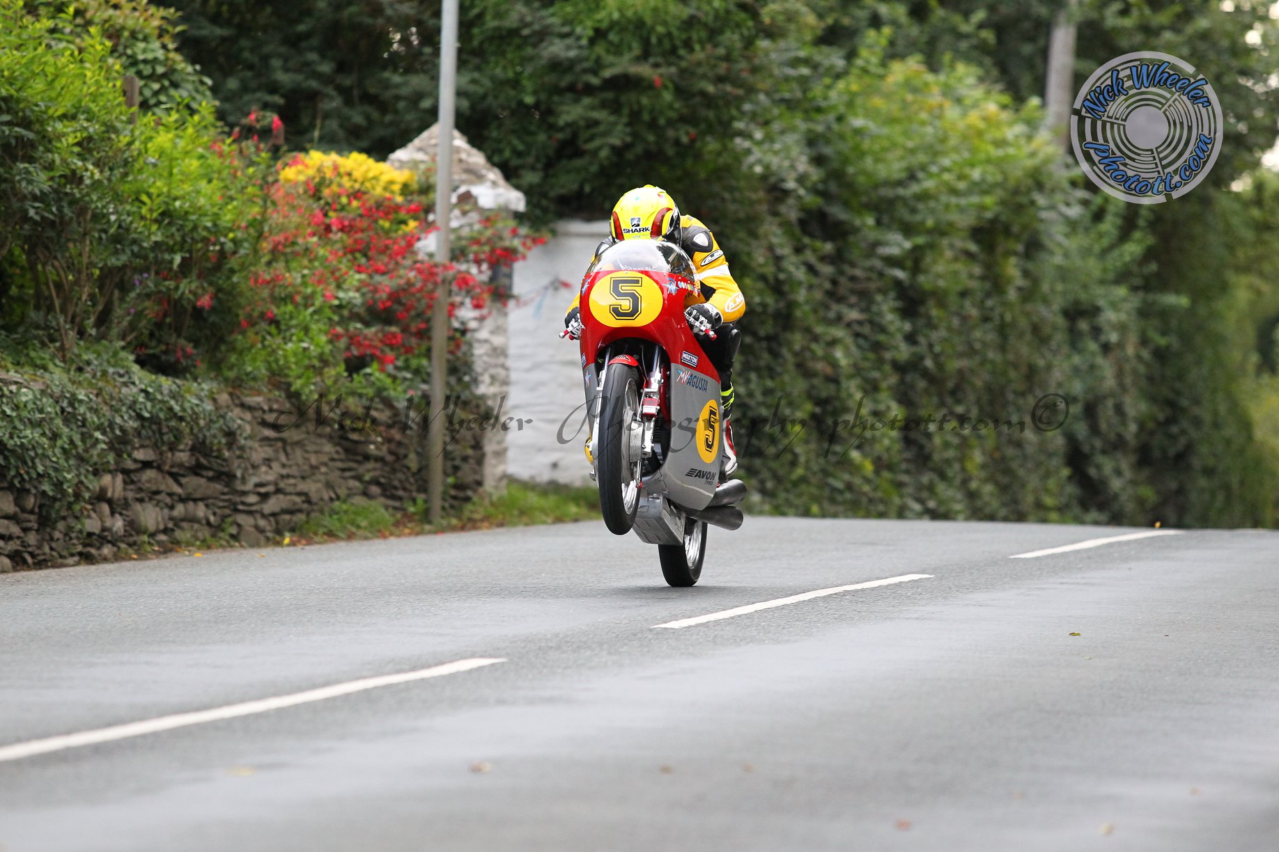 Classic TT: Three Strong Event Presence For John Chapman Racing, Seal Lougher, Thompson, Sayle Services