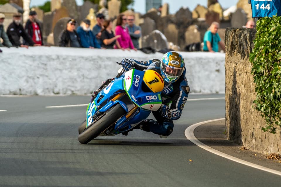 Southern 100: Harrison Vaults To Supersport Pole