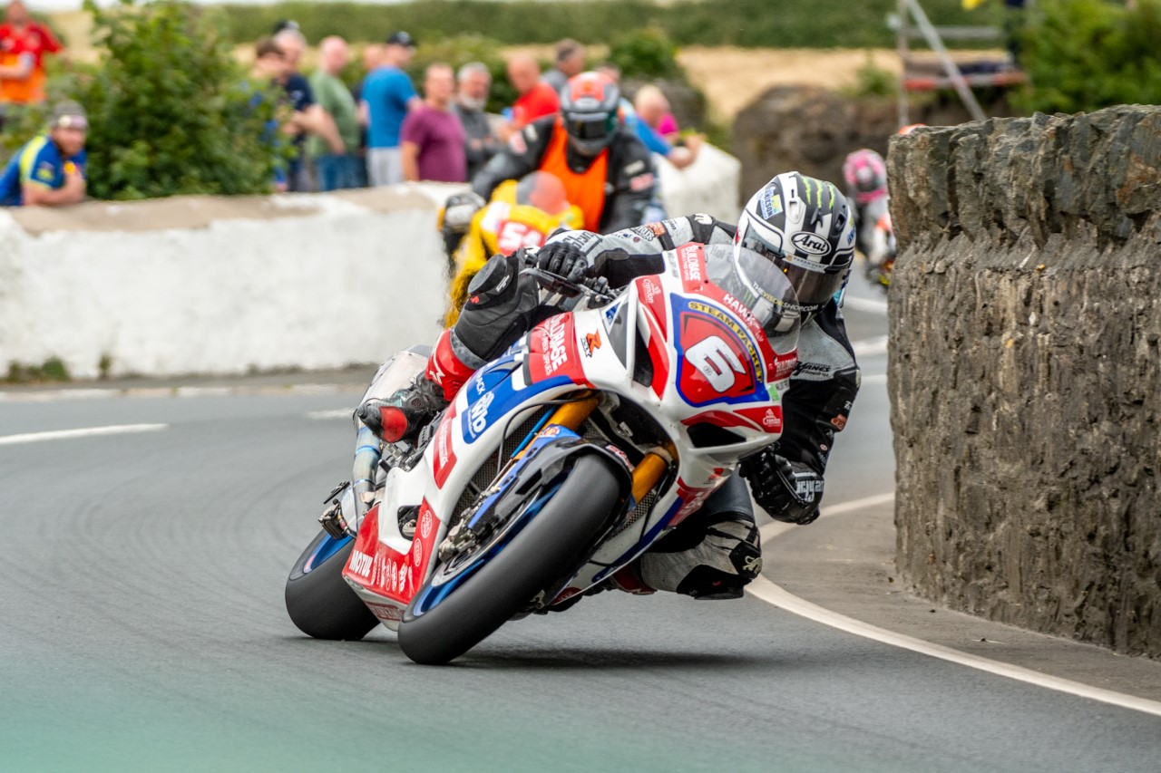 Southern 100: Dunlop, Harrison Lead First Superbike Qualifying