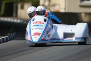 TT 2023: Founds/Walmsley, Birchalls Top First Sidecars Qualifying – Road Racing News