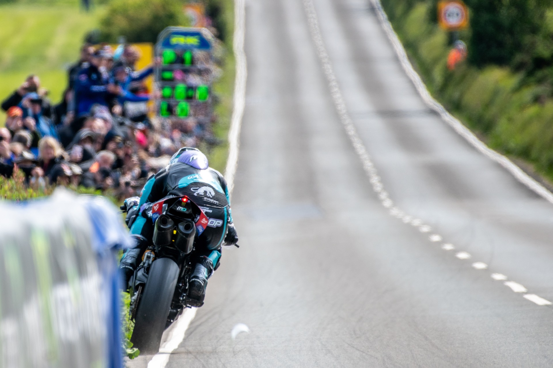 Dunlop Hits 30 TT Wins, Gives Ducati First TT Win Since 1995