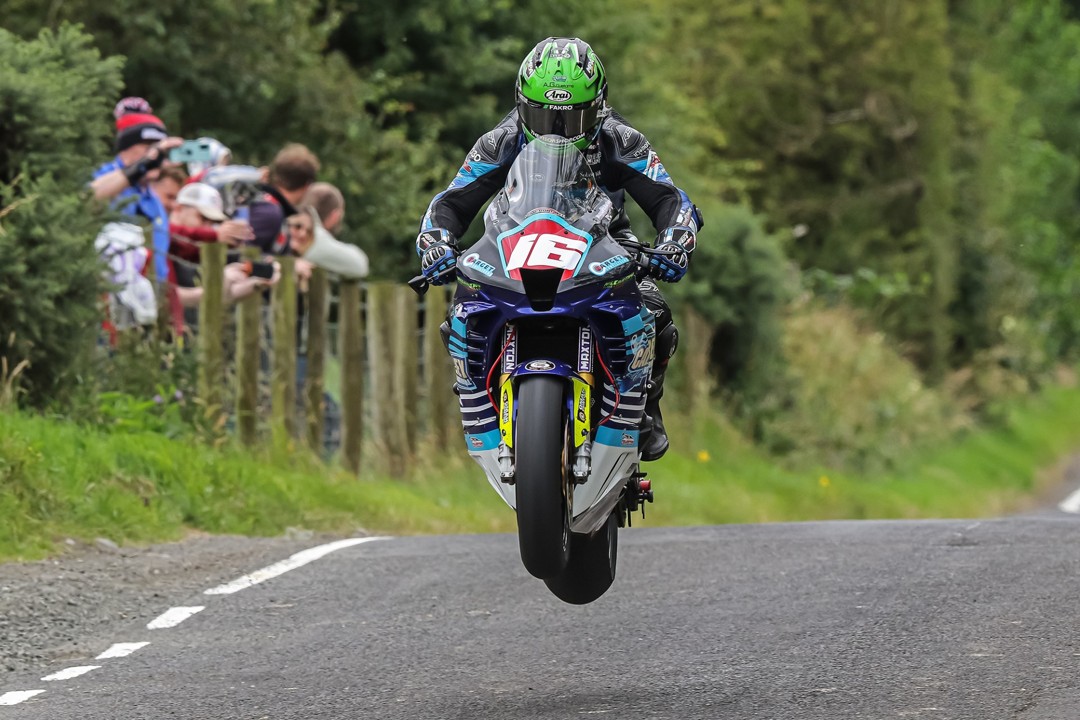 Armoy: Consecutive ‘Race of Legends’ Victories For Browne