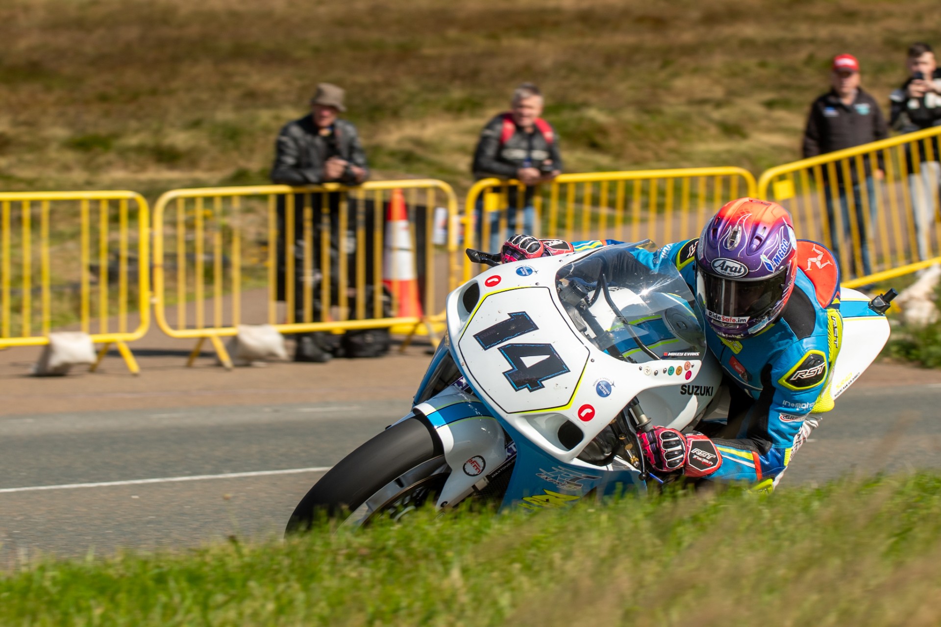 2026 Classic TT: F1 Superbike Race Live Updates